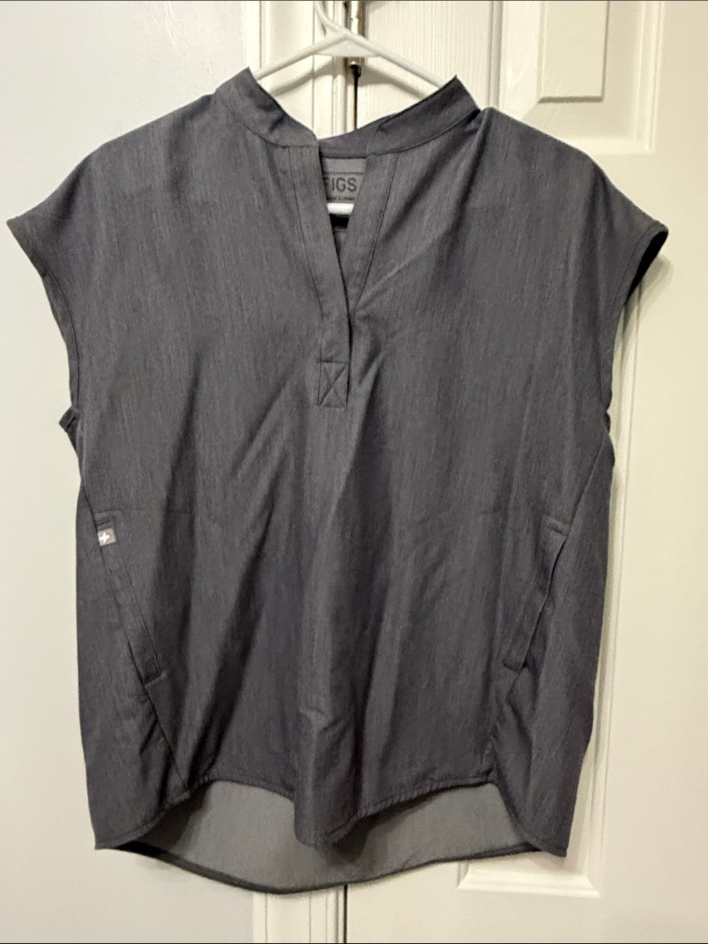 Figs Charcoal Gray Split-Neck Cap Sleeve Shirt